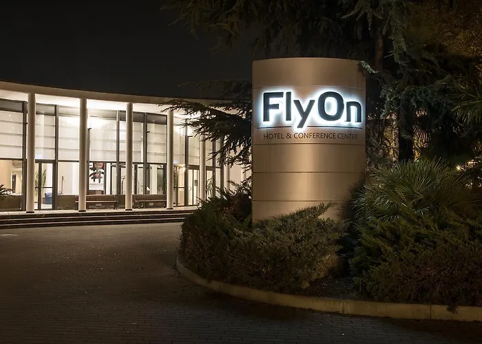 Flyon Hotel & Conference Center